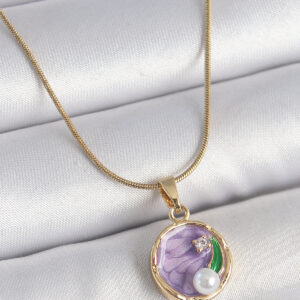 316L Çelik Gold Renk Zincir Mor Çiçek İşlemeli Zirkon Taş İnci Detaylı Minimal Portre Model Kadın Kolye BKO10134