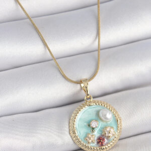 316L Çelik Gold Renk Zincir Mavi Mineli İnci Çiçek İşlemeli Zirkon Taş Detaylı Madalyon Model Kadın Kolye BKO10174