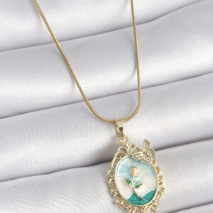 316L Çelik Gold Renk Zincir Mavi Mineli Çiçek İşlemeli Zirkon Taş Detaylı Portre Model Kadın Kolye BKO10183