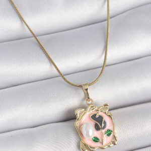 316L Çelik Gold Renk Zincir Pembe Mineli Çiçek İşlemli İnci Detay Portre Model Kadın Kolye BKO10185