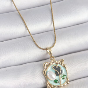 316L Çelik Gold Renk Zincir Mavi Mineli Çiçek İşlemeli İnci Detay Portre Model Kadın Kolye BKO10186