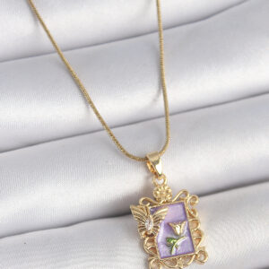 316L Çelik Gold Renk Zincir Mor Mineli Çiçek İşlemeli Zirkon Taşlı Kelebek Detay Portre Model Kadın Kolye BKO10190