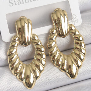 Kalbinle 316 Çelik Gold Renk İşlemeli Motiif Model Kadın Küpe BKP10528