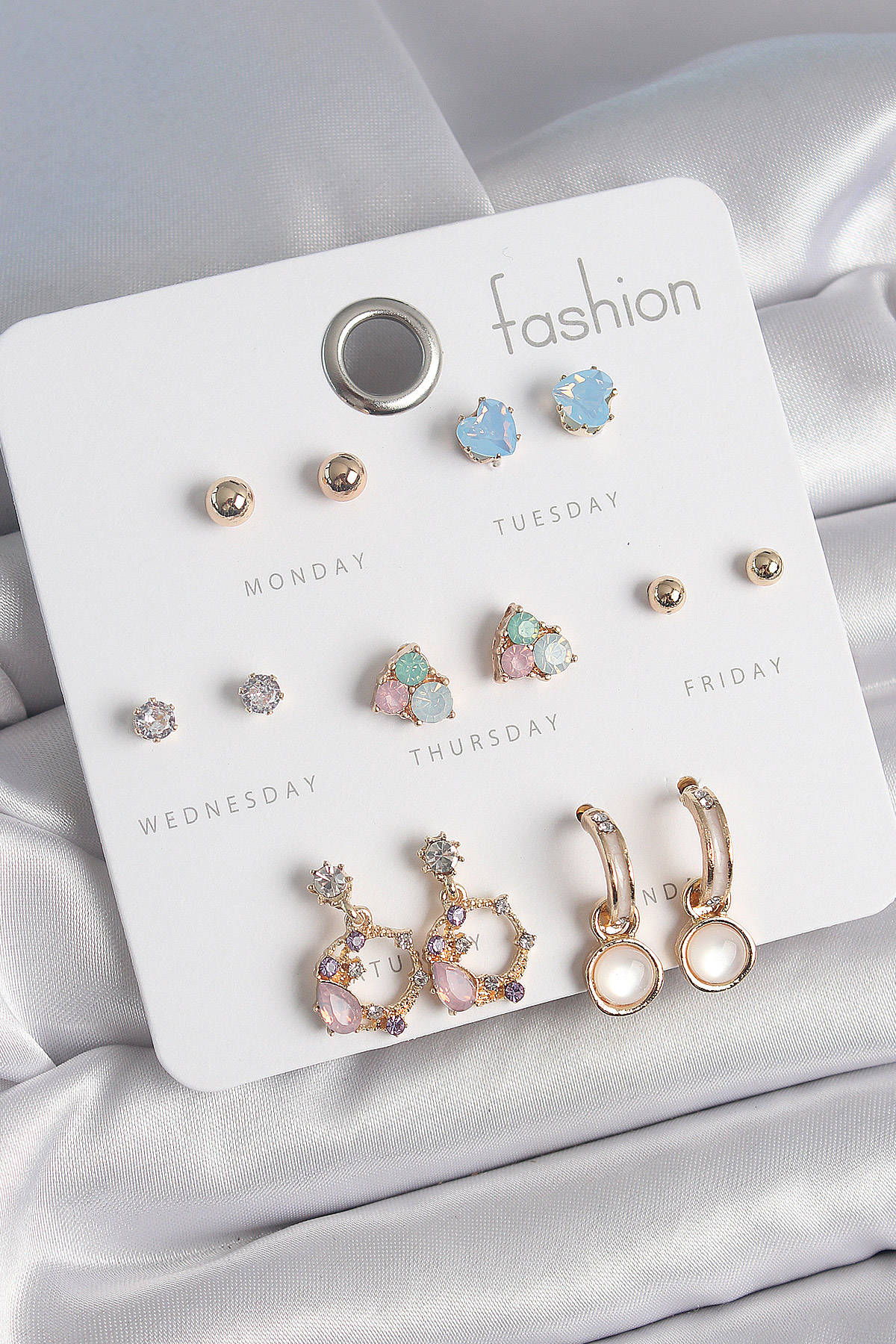 Pirinç Gold Renk Zirkon Taşlı Sallantı Halka Figür Kalp Detay 7 Çift Kadın Küpe BKP10533