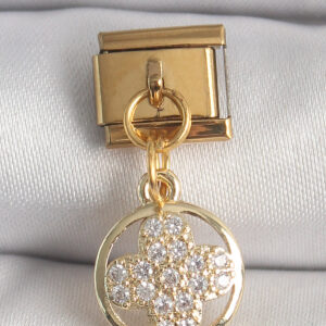 Kalbinle 316L Çelik Gold Renk Sallantı Zirkon Taşlı Yonca Model Nomination Charm BC1340