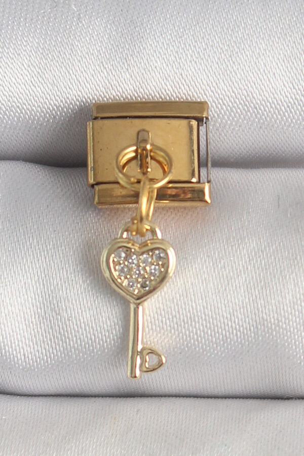 Kalbinle 316L Çelik Gold Renk Sallantı Zirkon Taşlı Kalpli Anahtar Model Nomination Charm BC1371