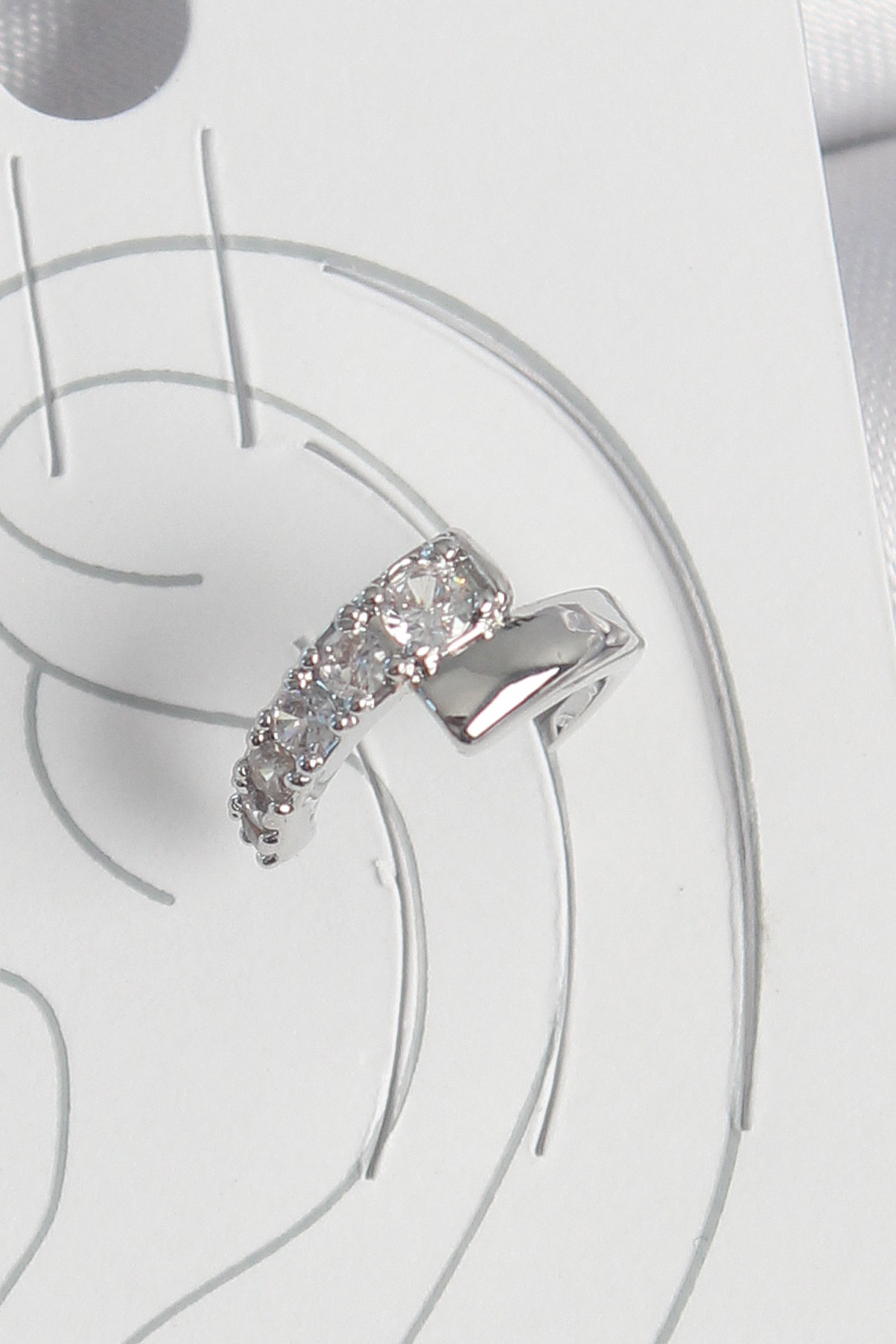 Pirinç Gümüş Renk Zirkon Taşlı Kadın Kıkırdak Küpe BKP10556