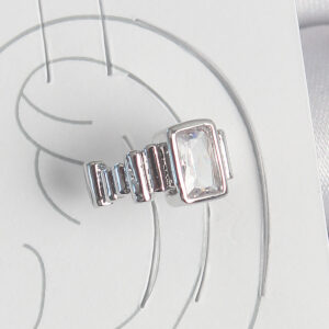 Pirinç Gümüş Renk Kare Zirkon Taşlı Kadın Kıkırdak Model Küpe BKP10560