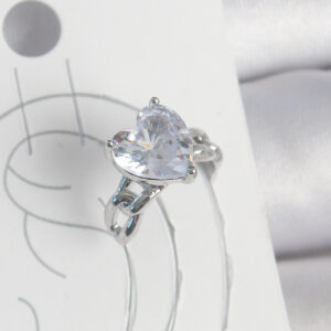 Pirinç Gümüş Renk Zirkon Taşlı Kalp Model Kadın Kıkırdak Küpe BKP10563