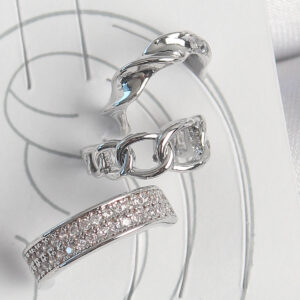 Pirinç Gümüş Renk Zirkon Taşlı 3'Lü Zincir Sarmal Model Kadın Kıkırdak Küpe BKP10565