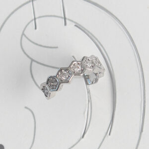 Pirinç Gümüş Renk Bal Peteği Model Zirkon Taşlı Kadın Kıkırdak Küpe BKP10568