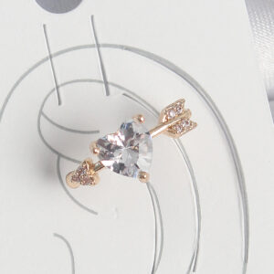Pirinç Gold Renk Zirkon Taşlı Kalp Ok Model Kadın Kıkırdak Küpe BKP10576