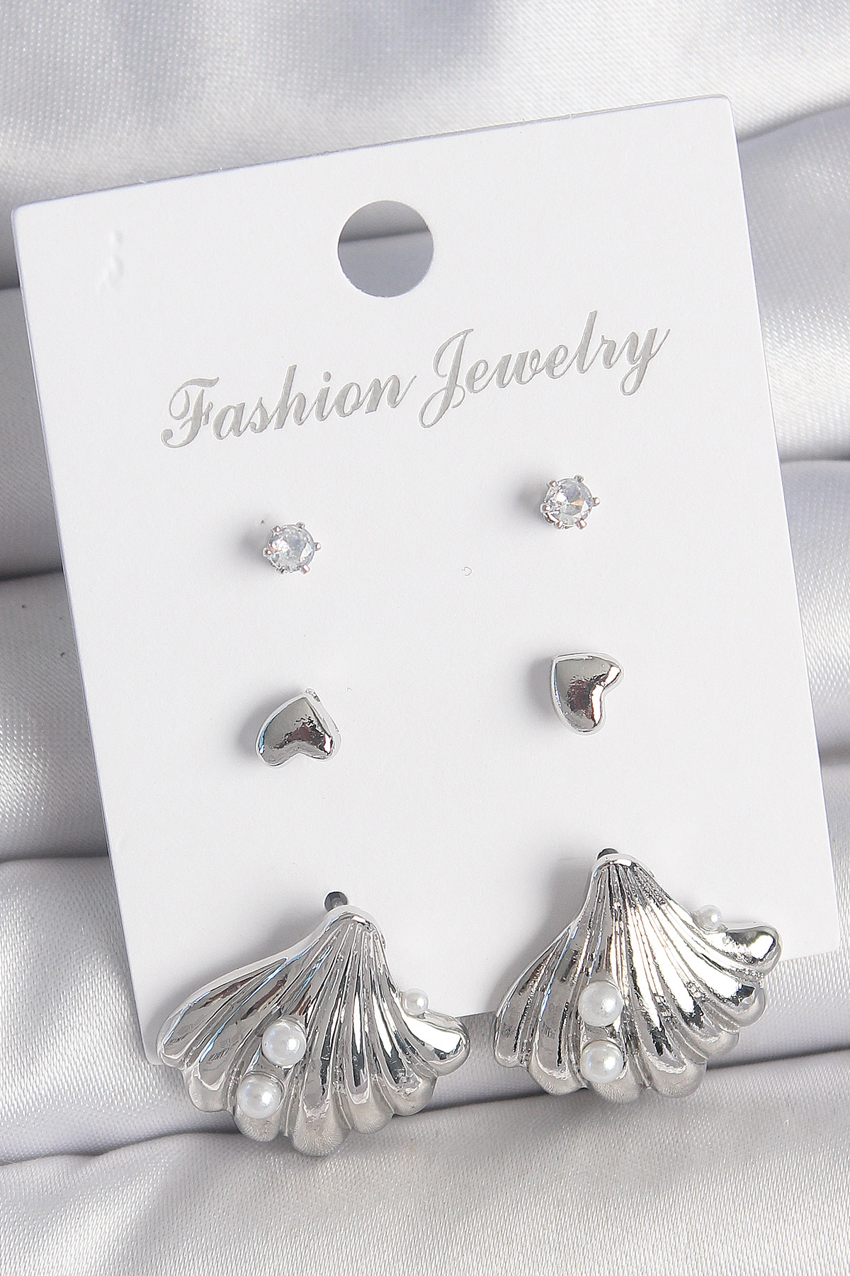 Pirinç Gümüş Renk Zirkon Taş Detaylı İnci Detaylı Deniz Kabuğu Model 3 Çift Kadın Küpe BKP10599