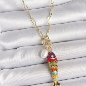 İnci Detaylı Zirkon Taşlı Rainbow Balık Figürlü Gold Renk Pirinç Kolye BKO10215