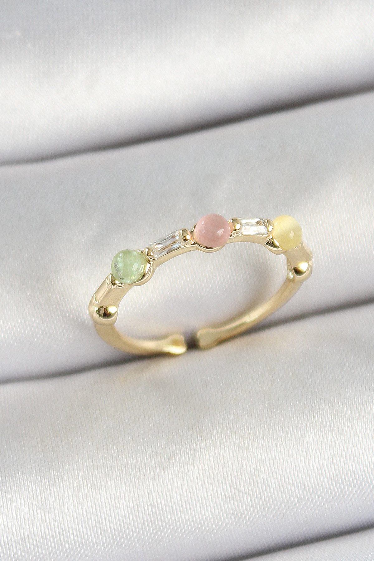 Pirinç Sıralı Boncuk Figürlü Zirkon Taşlı Gold Renk Ayarlanabilir Kadın Yüzük BYK3758