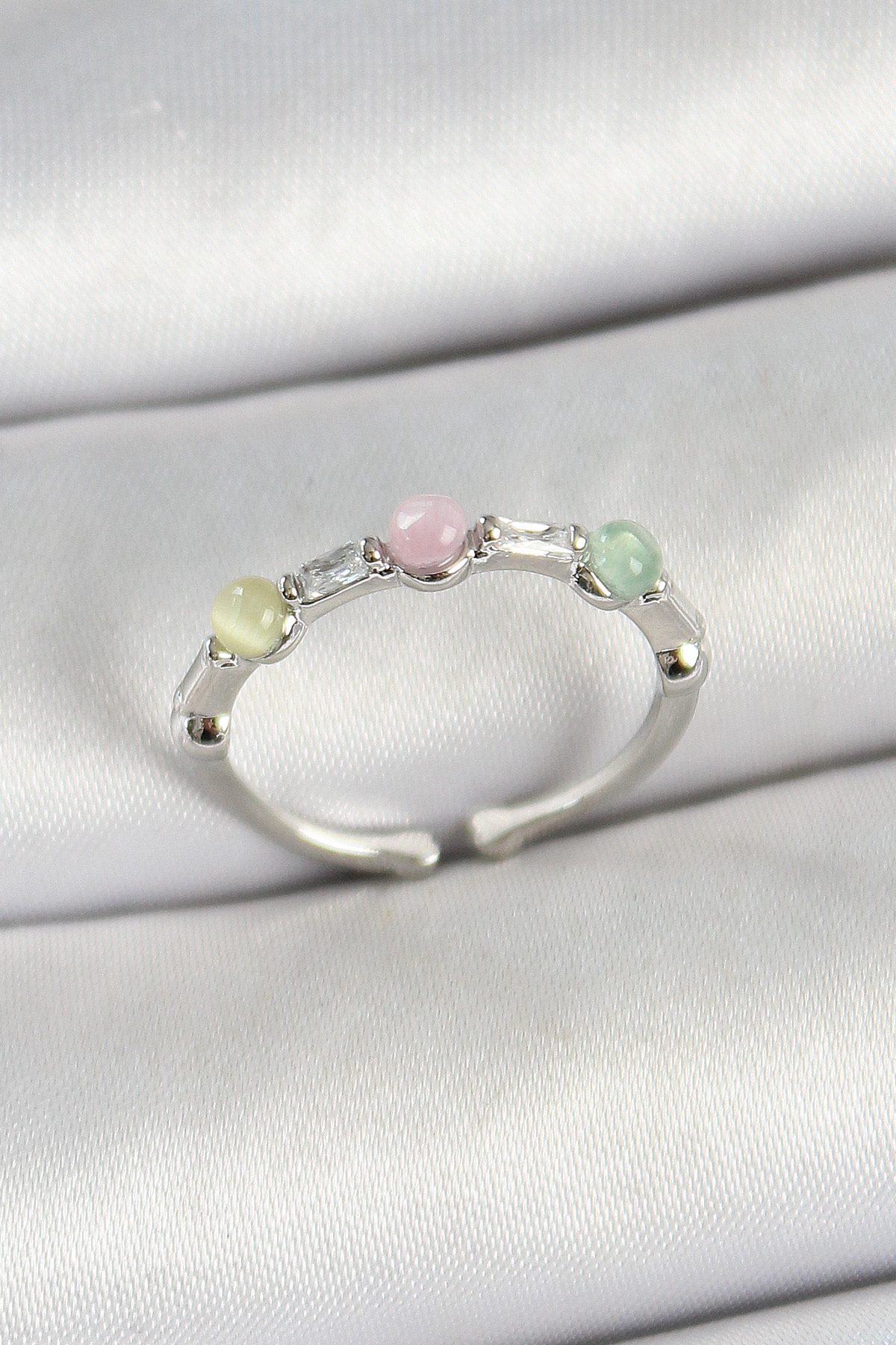 Pirinç Sıralı Boncuk Figürlü Zirkon Taşlı Gümüş Renk Ayarlanabilir Kadın Yüzük BYK3759