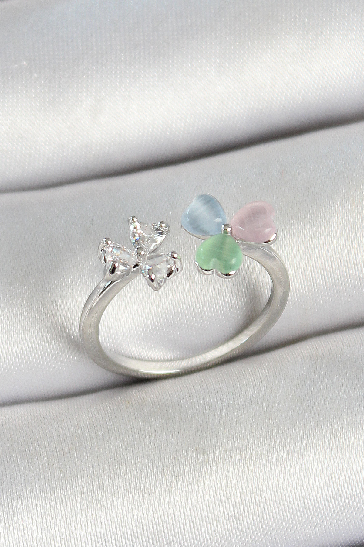 Pirinç Kalp Figürlü Zirkon Taşlı Gümüş Renk Ayarlanabilir Kadın Yüzük BYK3763