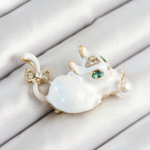 Zirkon Taşlı İnci Detaylı Beyaz 3D Kedi Figürlü Gold Renk Kadın Broş BR440