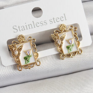 Pirinç Beyaz Mineli Sanatsal Portre Model Gold Renk Kadın Küpe BKP10683