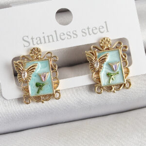 Pirinç Yeşil Mineli Sanatsal Portre Model Gold Renk Kadın Küpe BKP10684