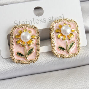 Pirinç Pembe Mineli Papatya Figürlü Sanatsal Portre Model Gold Renk Kadın Küpe BKP10687