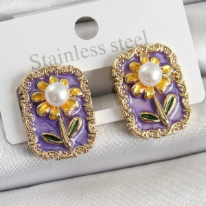 Pirinç Mor Mineli Papatya Figürlü Sanatsal Portre Model Gold Renk Kadın Küpe BKP10688