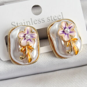 Pirinç Beyaz Mineli İnci Detaylı Çiçek Figürlü Sanatsal Portre Model Gold Renk Kadın Küpe BKP10692