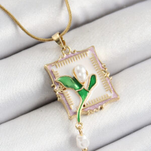 316L Çelik Zincir Beyaz Sanatsal Portre Sallantılı İnci Detaylı Lale Model Gold Renk Kadın Kolye BKO10308
