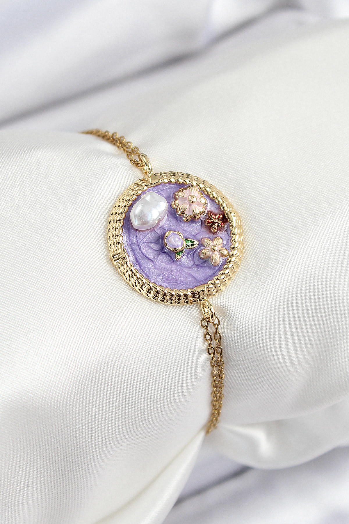 316L Çelik Zincir Mor Mineli Sanatsal Portre İnci Detaylı Çiçek Model Gold Renk Kadın Bileklik BB7228