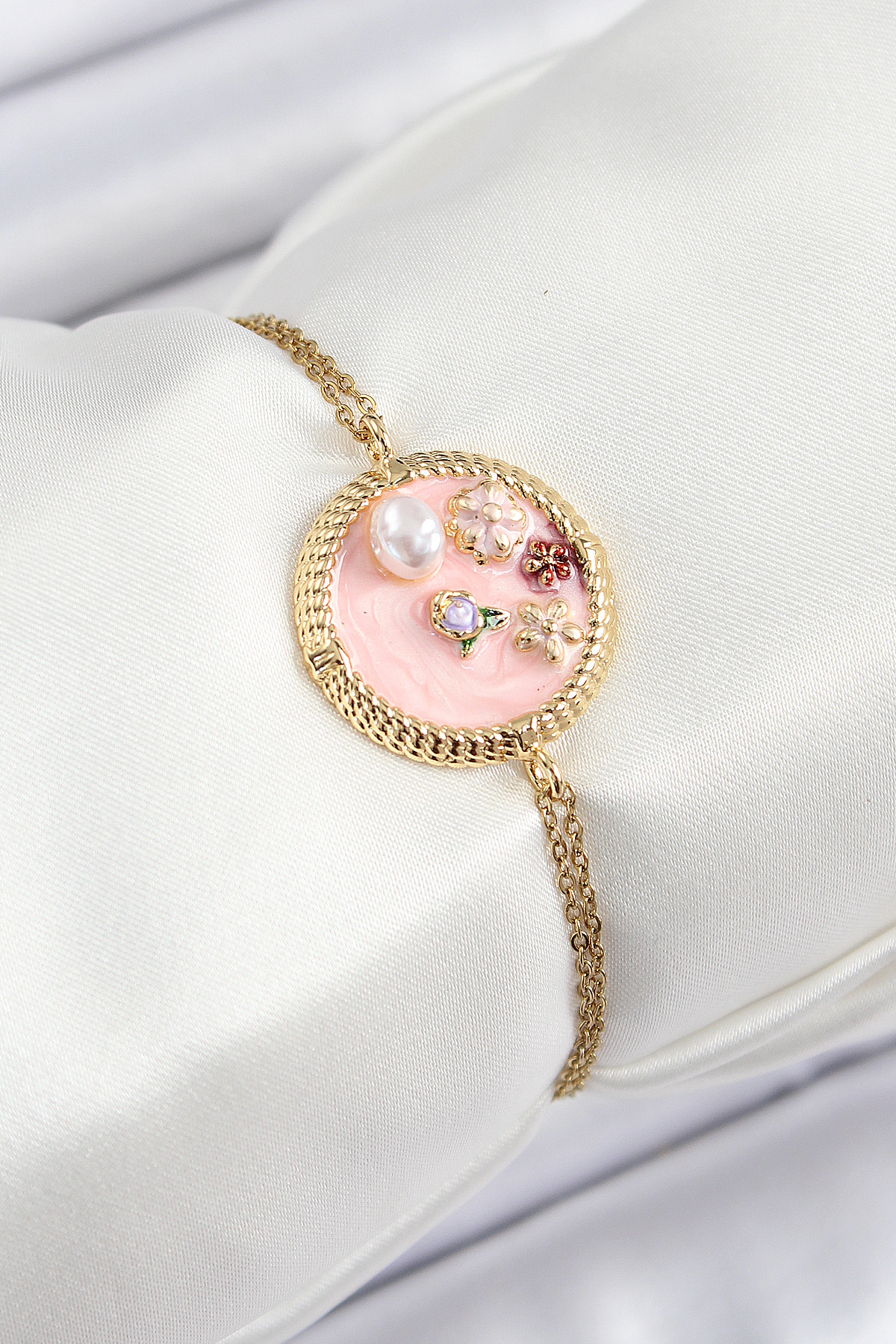 316L Çelik Zincir Pembe Mineli Sanatsal Portre İnci Detaylı Çiçek Model Gold Renk Kadın Bileklik BB7229