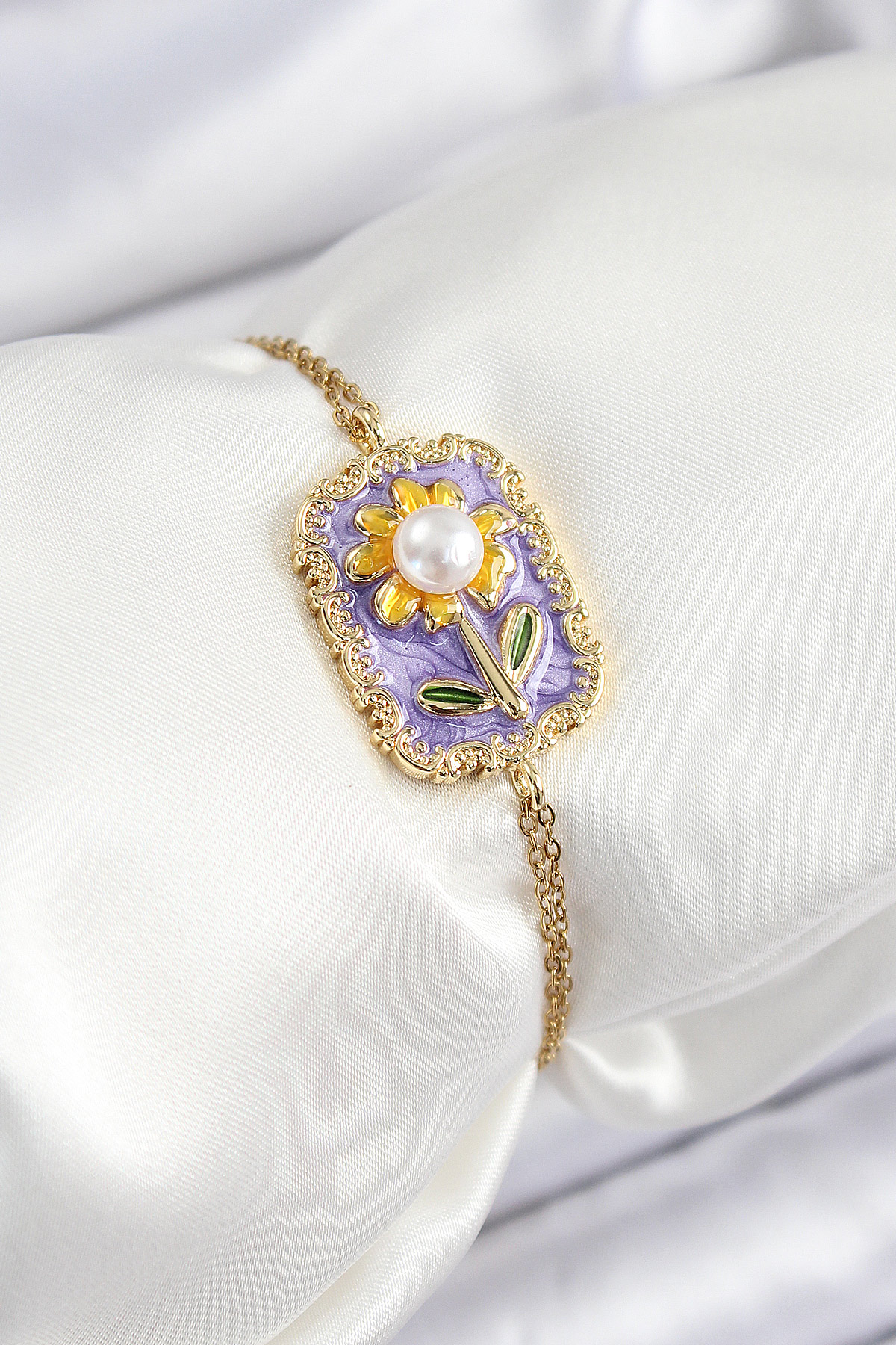 316L Çelik Zincir Mor Mineli Sanatsal Portre İnci Detaylı Papatya Model Gold Renk Kadın Bileklik BB7231
