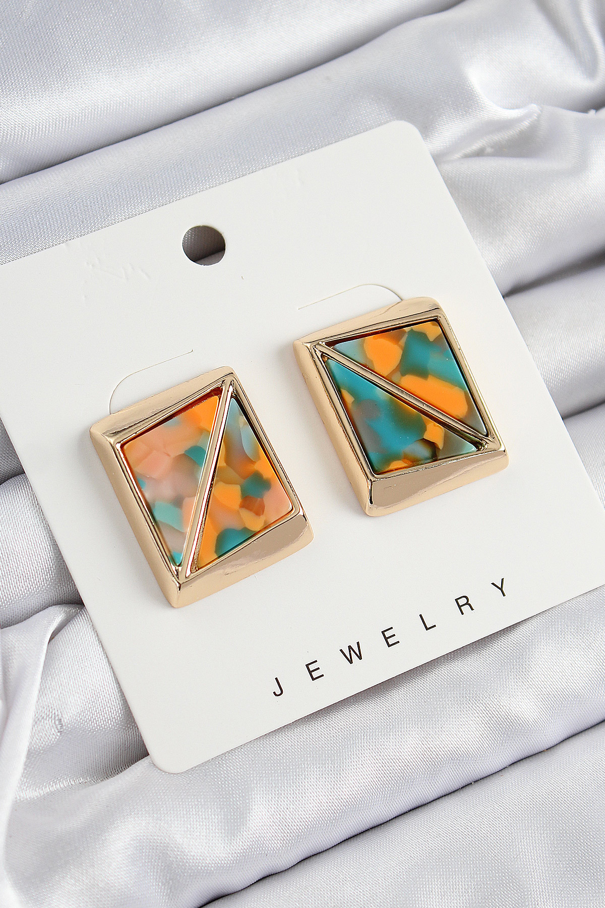 Pirinç Turuncu Yeşil Üçgen Kesim Detaylı Kare Model Vintage Gold Renk Kadın Küpe BKP10872