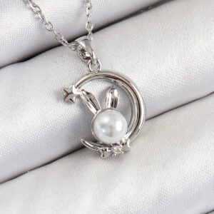 316L Çelik İnci Detaylı Hilal Tavşan Model Gümüş Renk Kadın Kolye BKO10348