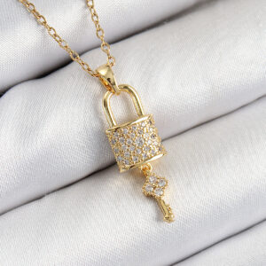 316L Çelik Zirkon Taşlı Kilit Ve Sallantılı Anahtar Model Gold Renk Kadın Kolye BKO10353
