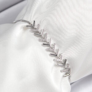 Pirinç Zirkon Taşlı Sıralı Ok Model Gümüş Renk Asansörlü Kadın Bileklik BB7456