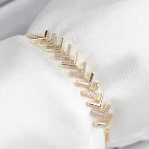 Pirinç Zirkon Taşlı Sıralı Ok Model Gold Renk Asansörlü Kadın Bileklik BB7457