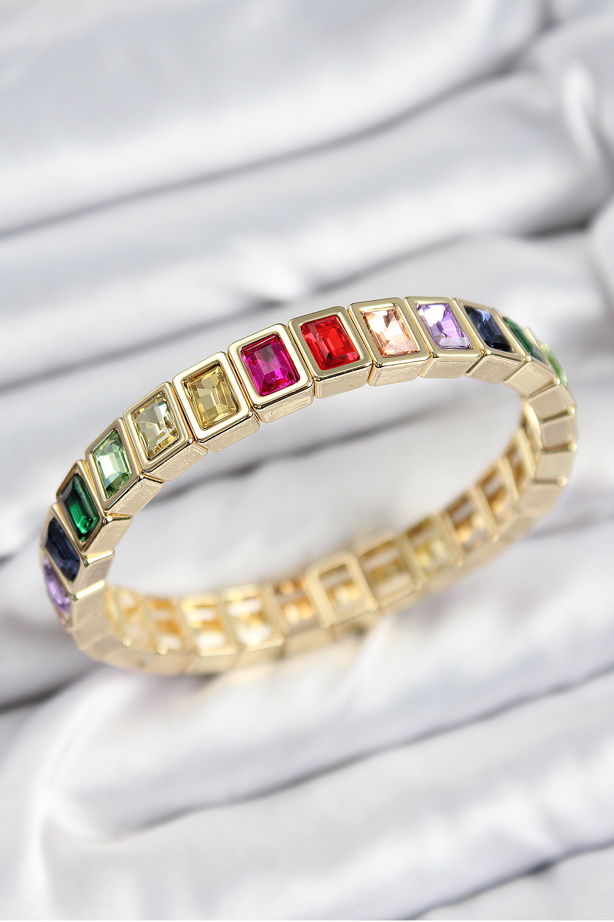 Pirinç Karışık Zirkon Taşlı Dikdörtgen Model Gold Renk Lastikli Kadın Bileklik BB7493