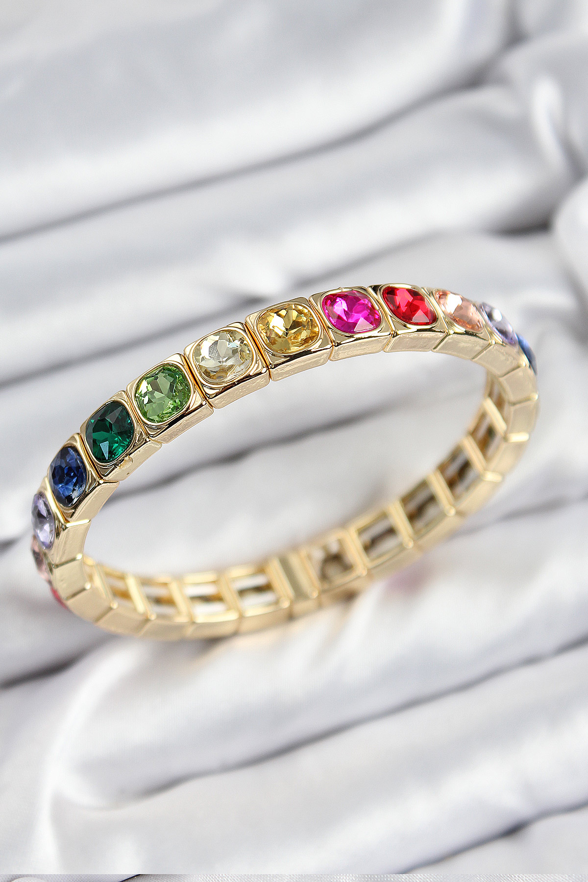 Pirinç Karışık Zirkon Taşlı Kare Model Gold Renk Lastikli Kadın Bileklik BB7498