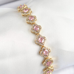 Pirinç Zirkon Taşlı Pembe Yonca Baget Model Gold Renk VIP Seri Kadın Bileklik BB7506