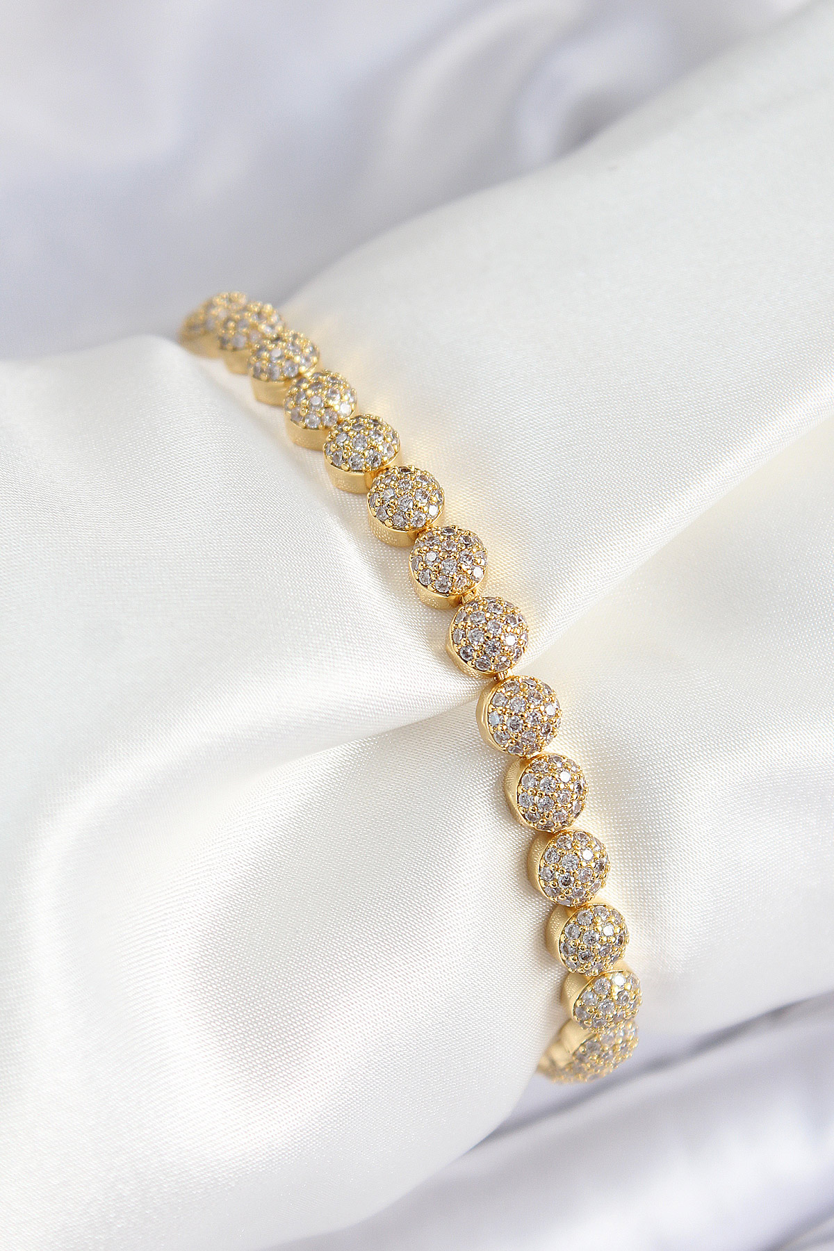 Pirinç Zirkon Taşlı Yarım Topcuk Model Gold Renk VIP Seri Kadın Bileklik BB7508