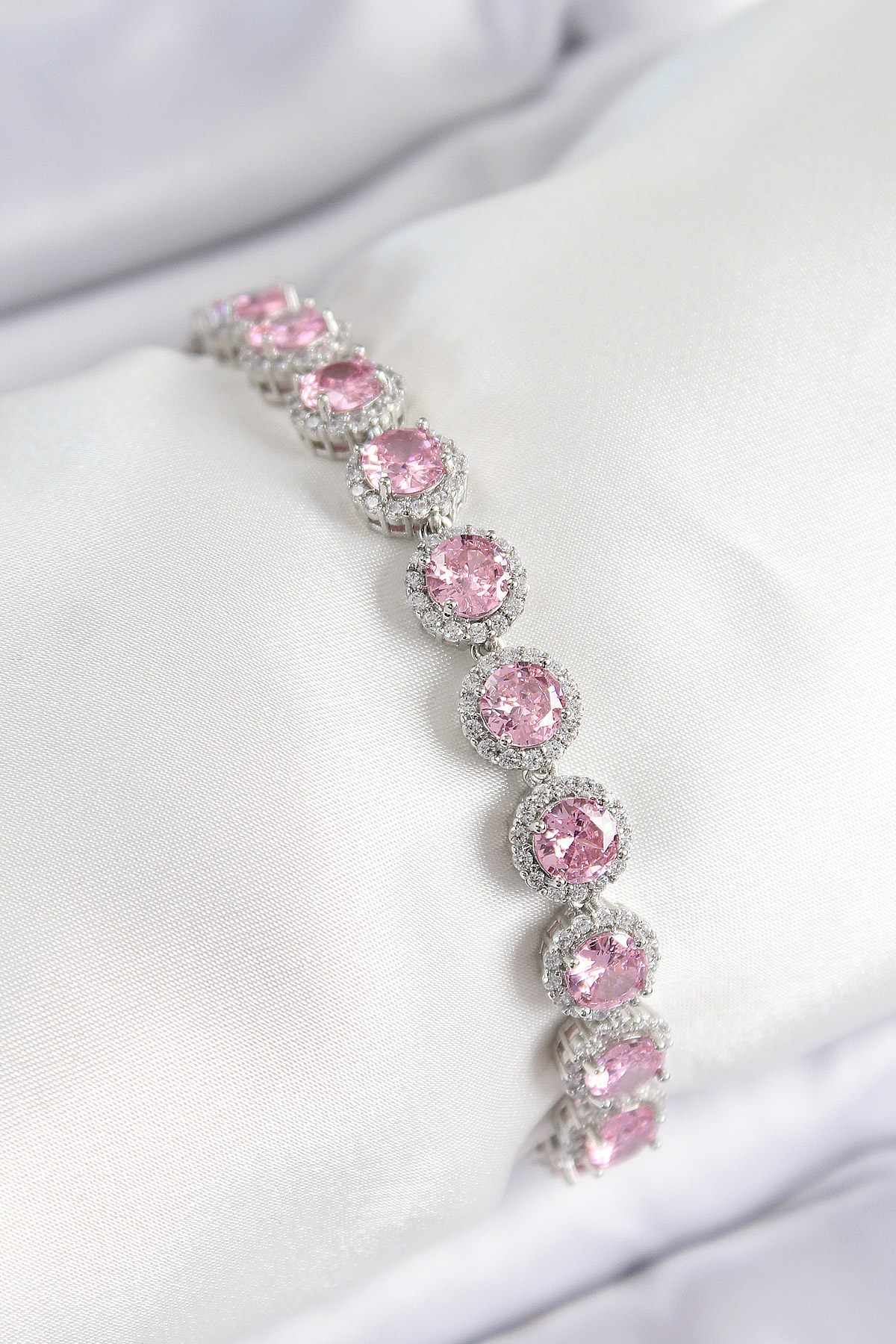 Pirinç Pembe Zirkon Taşlı Daire Baget Model Gümüş Renk VIP Seri Kadın Bileklik BB7511