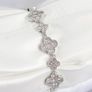 Pirinç Zirkon Taşlı Yonca Model Gümüş Renk VIP Seri Kadın Bileklik BB7521