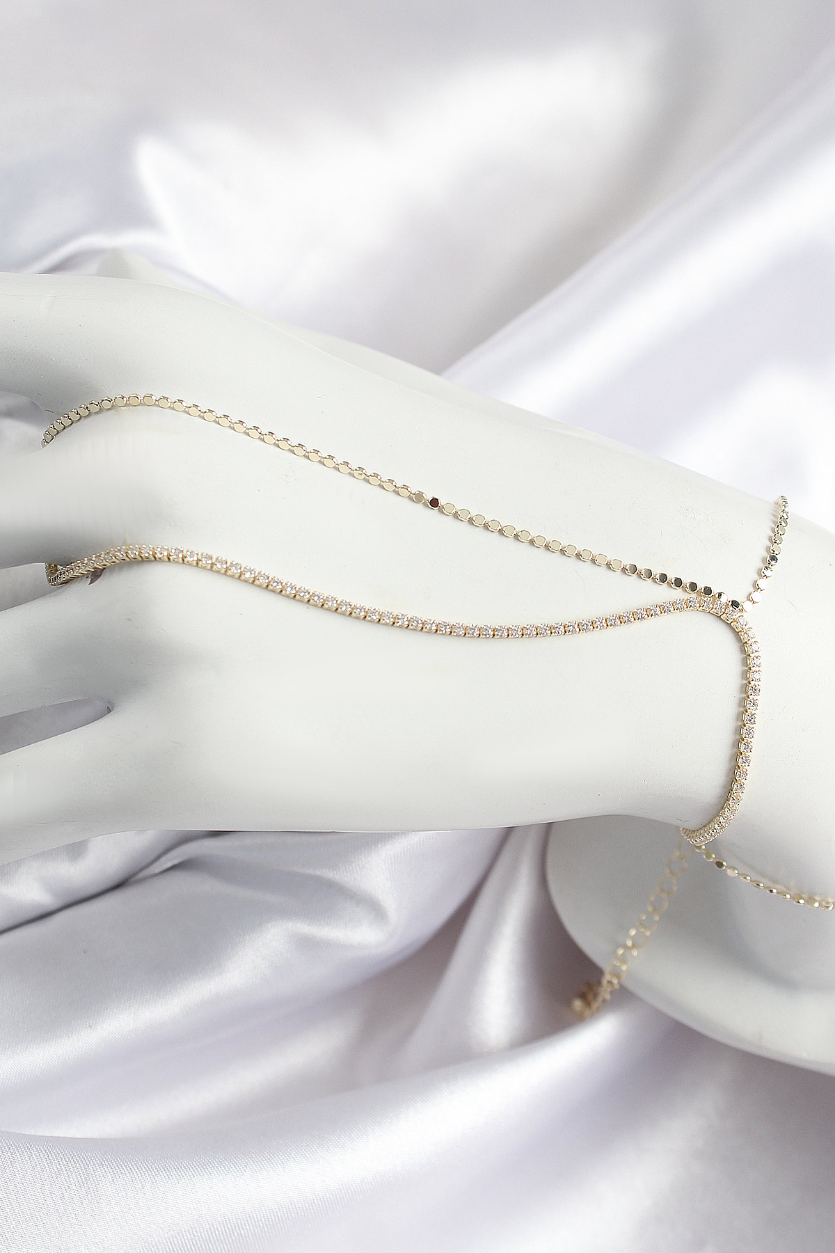 Pirinç Zirkon Taşlı Ezme Zincir Model Gold Renk Kadın Şahmeran SN689