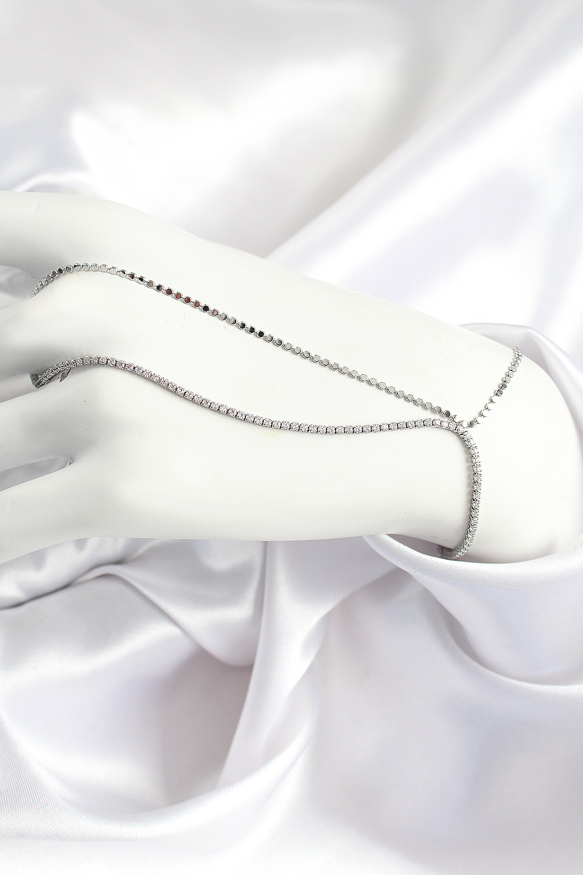 Pirinç Zirkon Taşlı Ezme Zincir Model Gümüş Renk Kadın Şahmeran SN690