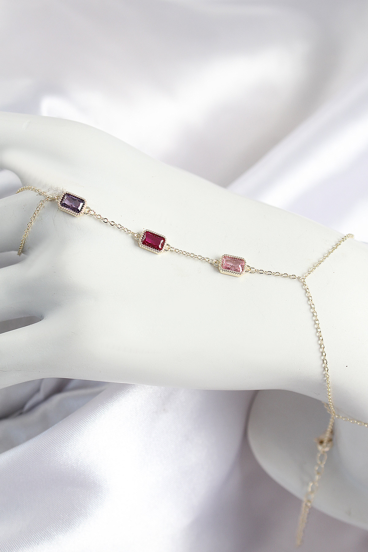 Pirinç Renkli Zirkon Taşlı Dikdörtgen Model Gold Renk Kadın Şahmeran SN693