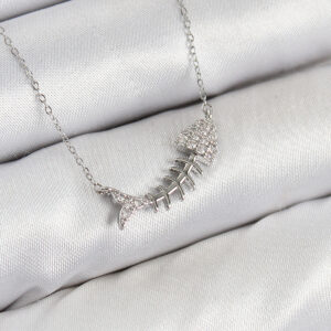 Pirinç Zirkon Taşlı Balık Kılçığı Model Gümüş Renk Kadın Kolye BKO10413