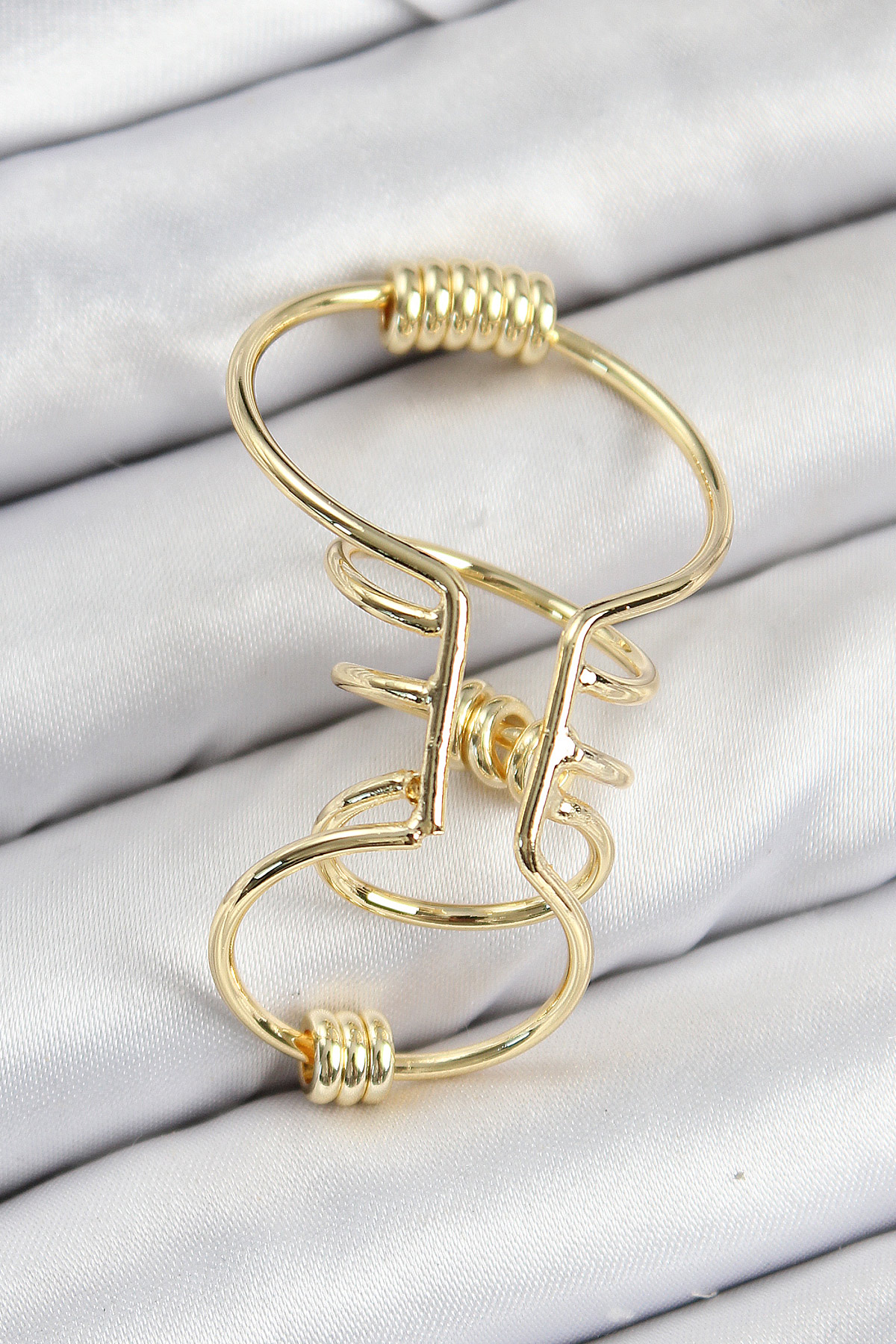 Pirinç Halkalı Model Gold Renk Kıkırdak Küpe BKP11060