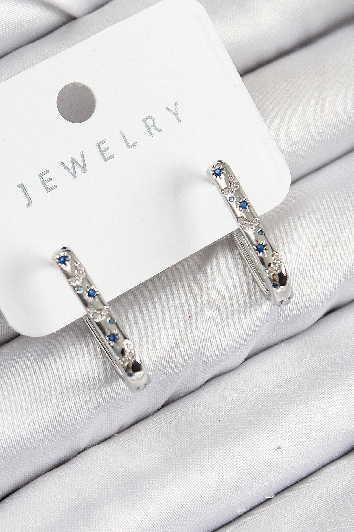 Pirinç Zirkon Taşlı Çiçek Desenli Model Gümüş Renk Kadın Küpe BKP11061