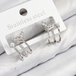 Pirinç Zirkon Taşlı İnci Detaylı Balık Kuyruğu Model Gümüş Renk Kadın Küpe BKP11094