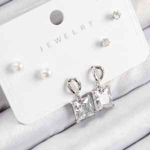 Pirinç Zirkon Taşlı Sallantılı Kare Model Gümüş Renk 925 Ayar Gümüş Çivi Kadın Küpe Set BKP11161